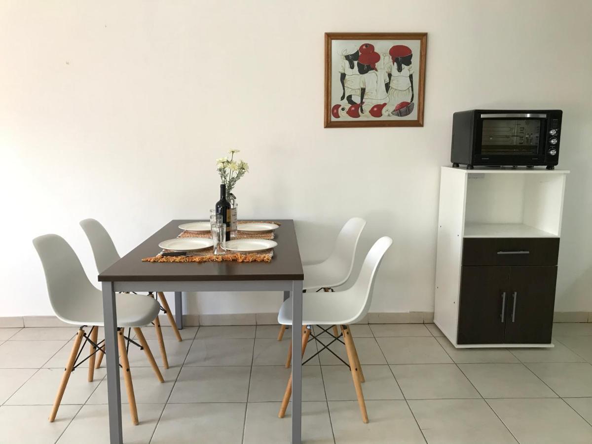 Cares Apartament, Moron, Buenos Aires *